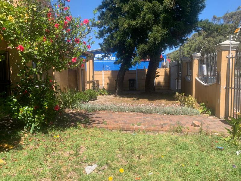 6 Bedroom Property for Sale in Grassy Park Western Cape